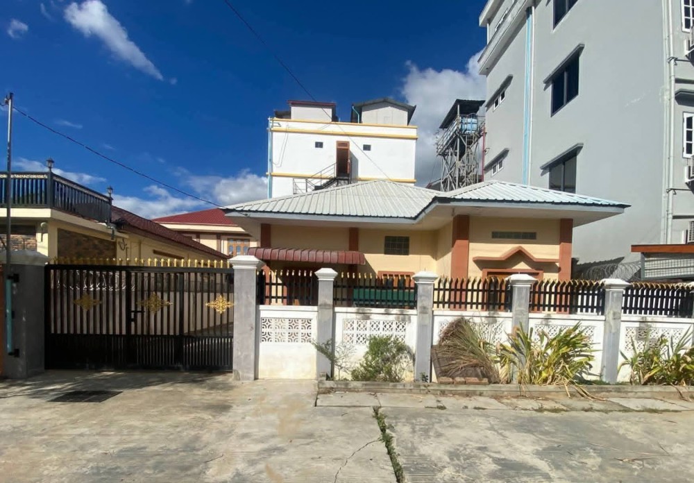 မြေကွက် ၊ ခြံ