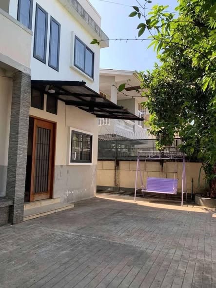 မြေကွက် ၊ ခြံ