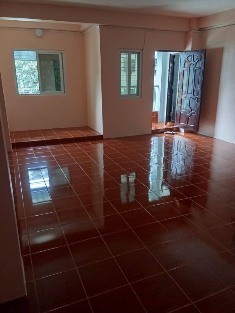 မြေကွက် ၊ ခြံ