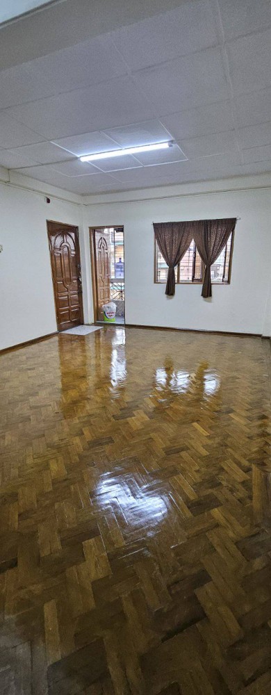 မြေကွက် ၊ ခြံ