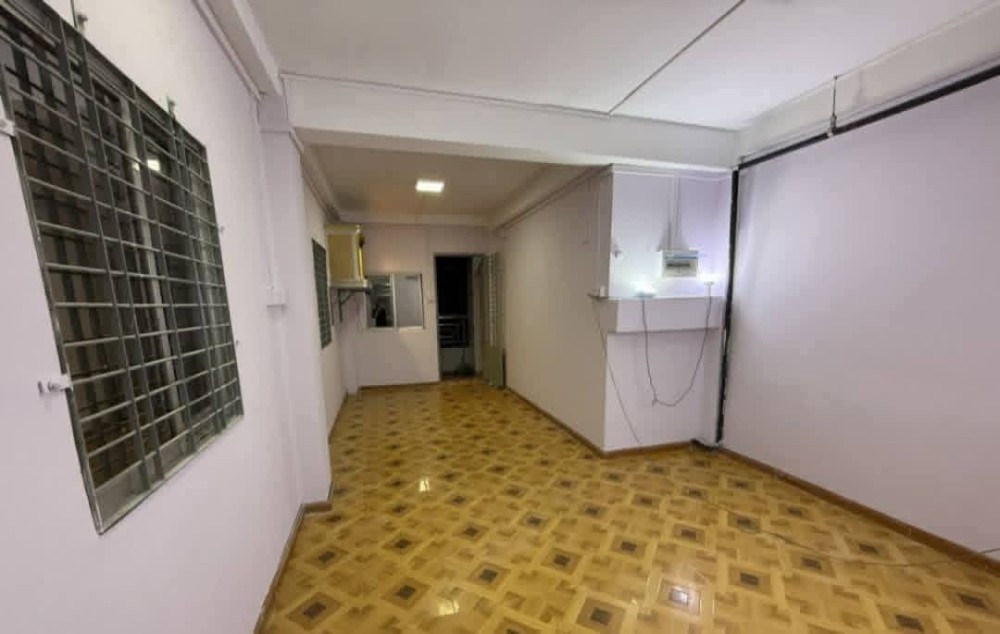 မြေကွက် ၊ ခြံ