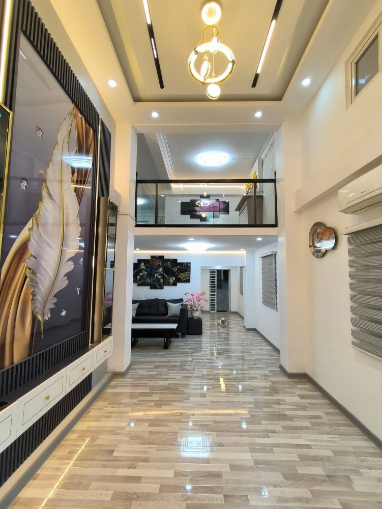 မြေကွက် ၊ ခြံ