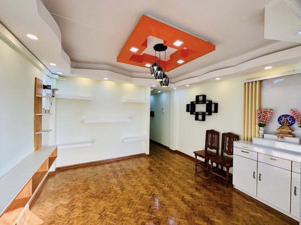 မြေကွက် ၊ ခြံ