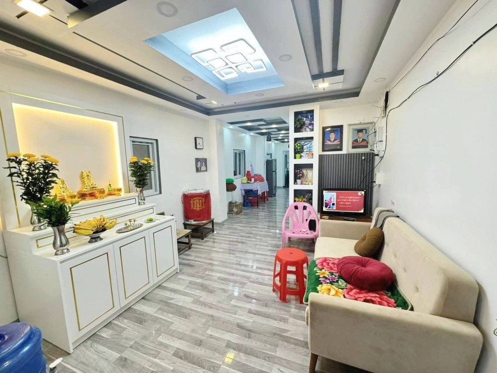 မြေကွက် ၊ ခြံ