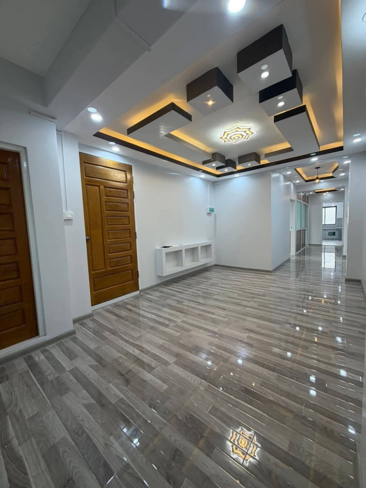 မြေကွက် ၊ ခြံ