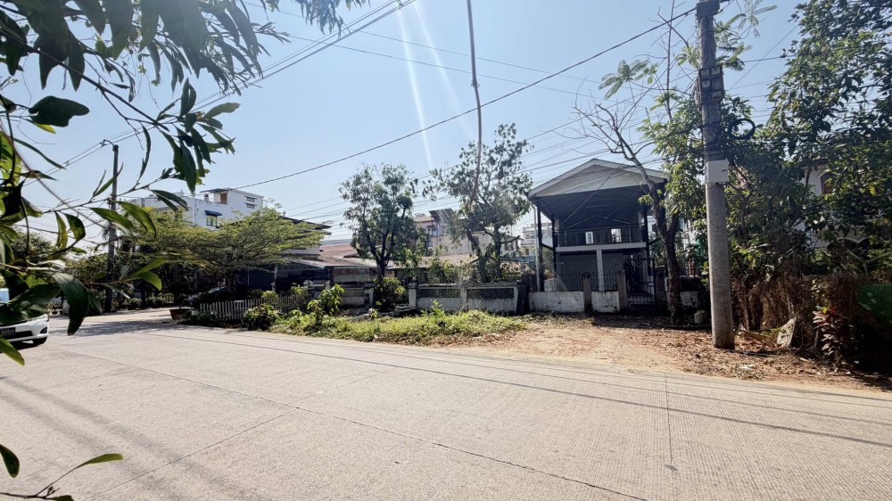 မြေကွက် ၊ ခြံ