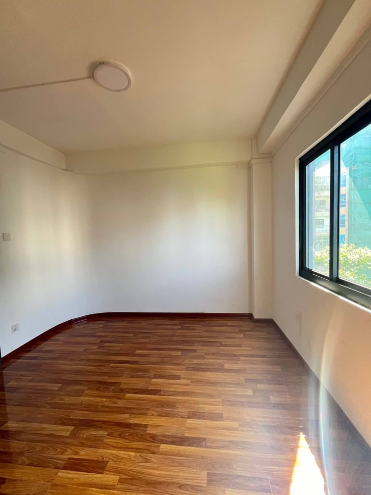 မြေကွက် ၊ ခြံ