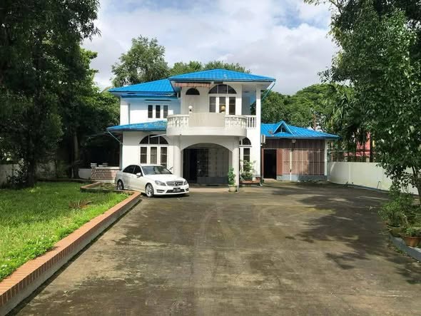 မြေကွက် ၊ ခြံ