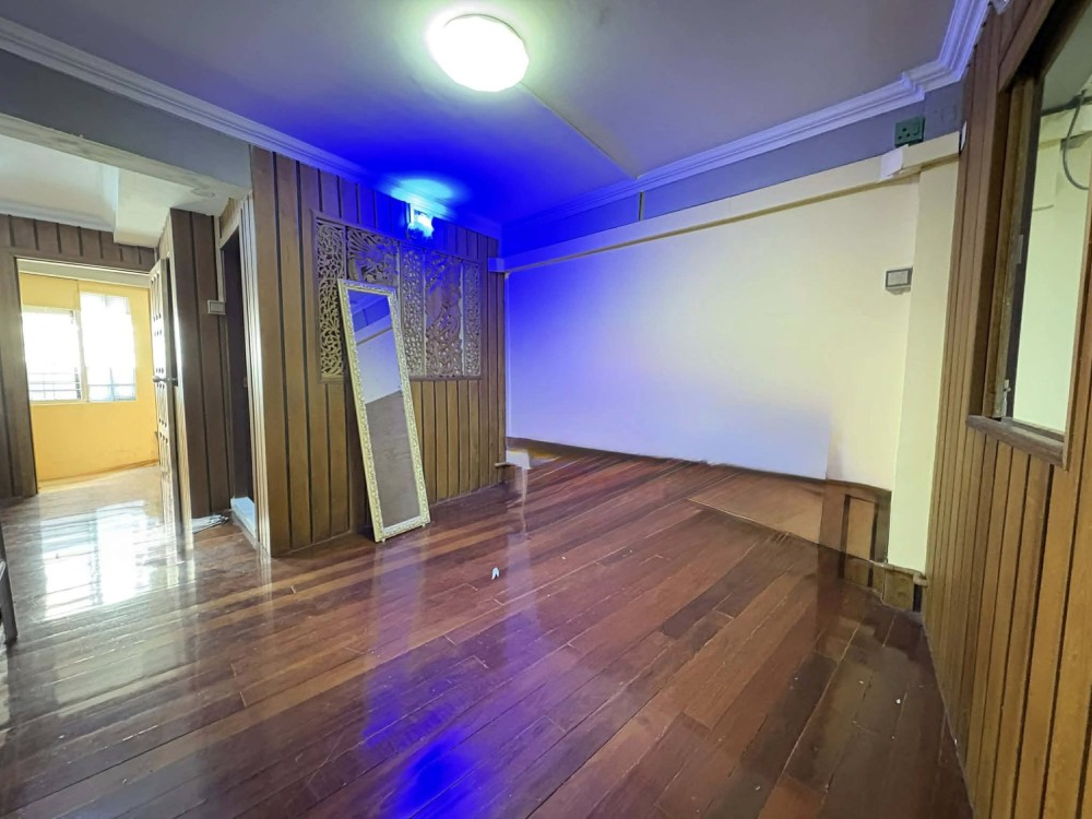 မြေကွက် ၊ ခြံ