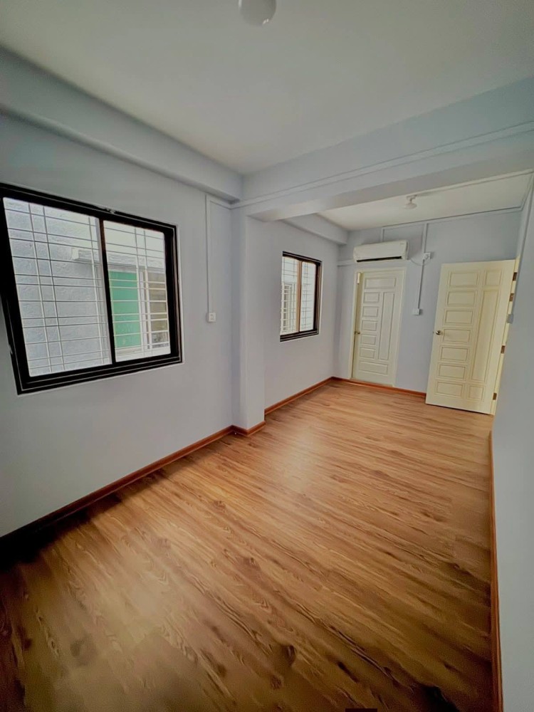 မြေကွက် ၊ ခြံ