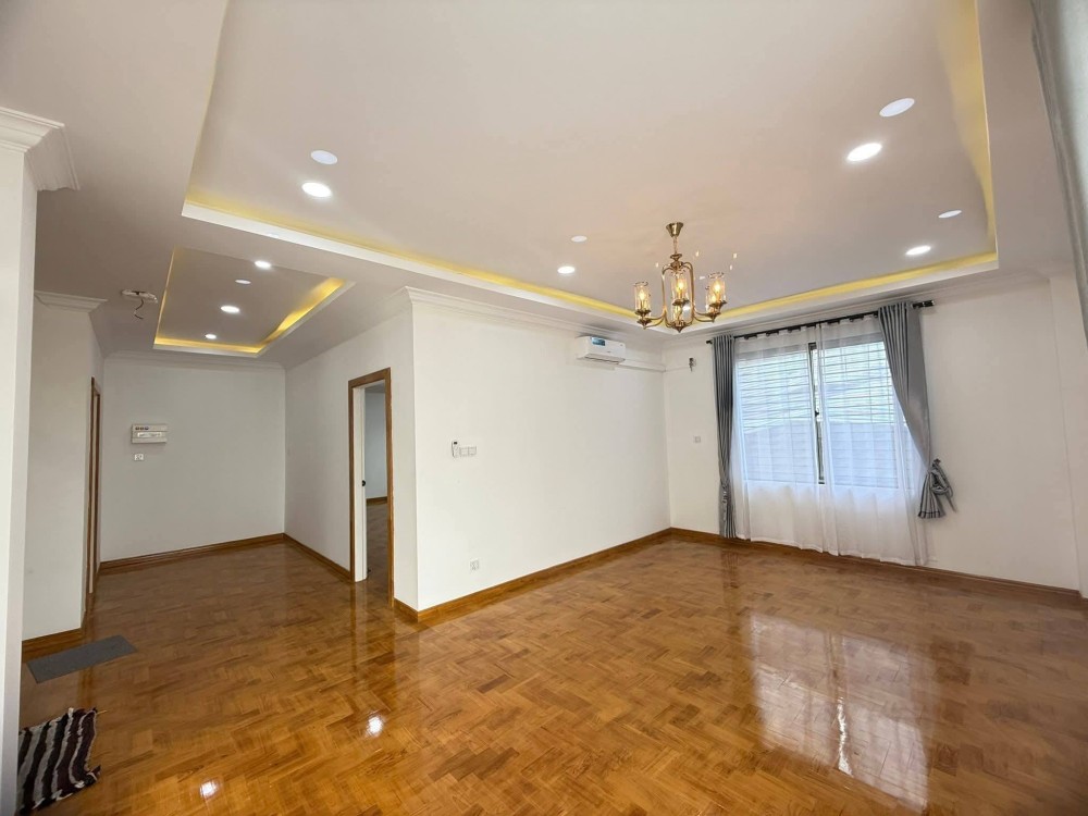 မြေကွက် ၊ ခြံ