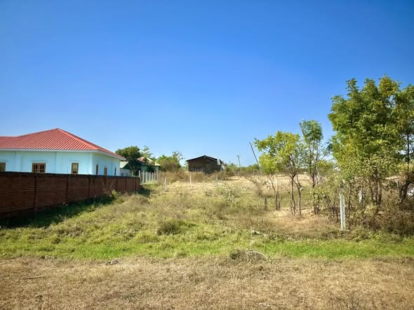 မြေကွက် ၊ ခြံ