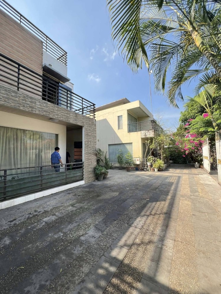 မြေကွက် ၊ ခြံ