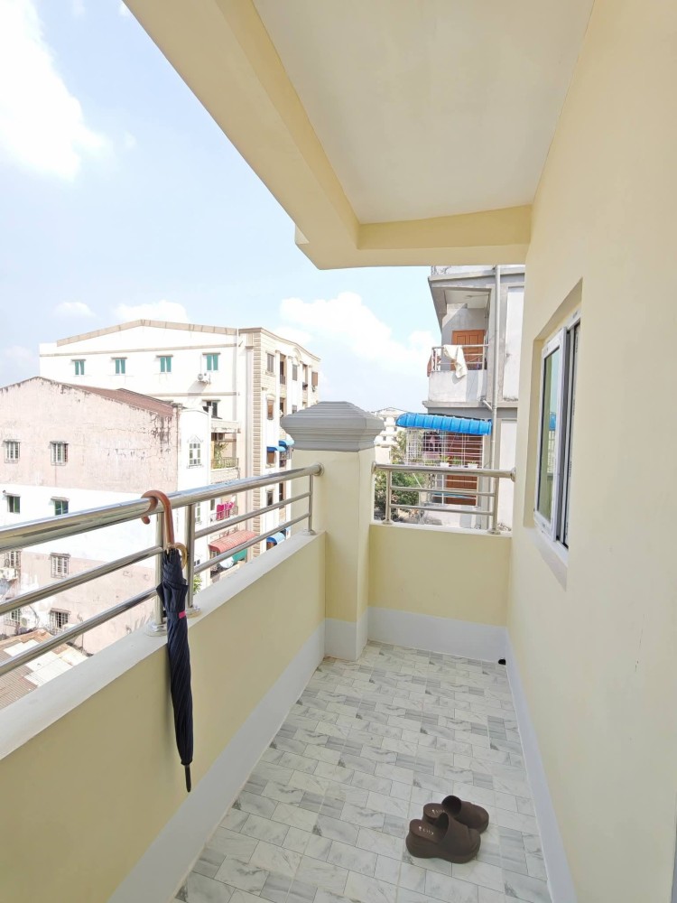 မြေကွက် ၊ ခြံ