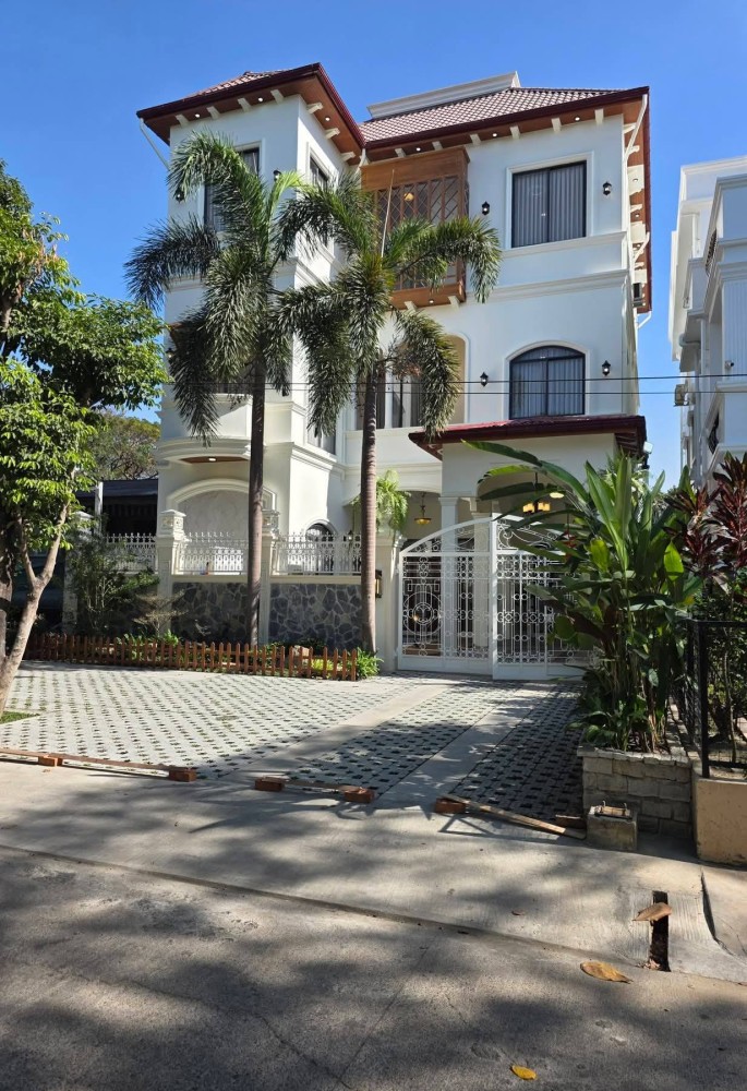 မြေကွက် ၊ ခြံ