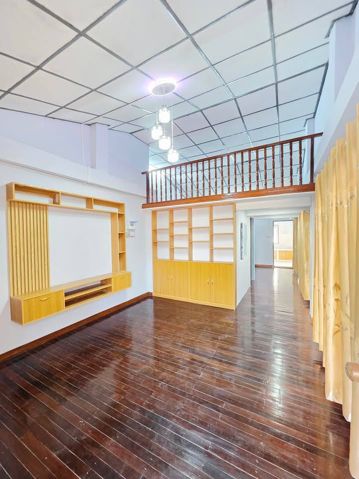 မြေကွက် ၊ ခြံ