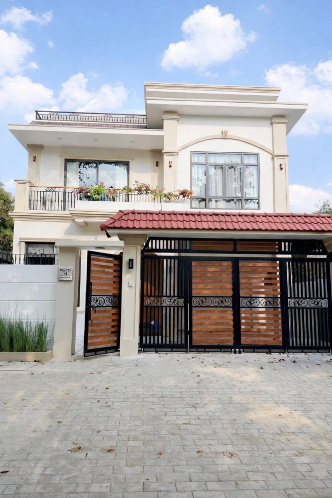 မြေကွက် ၊ ခြံ