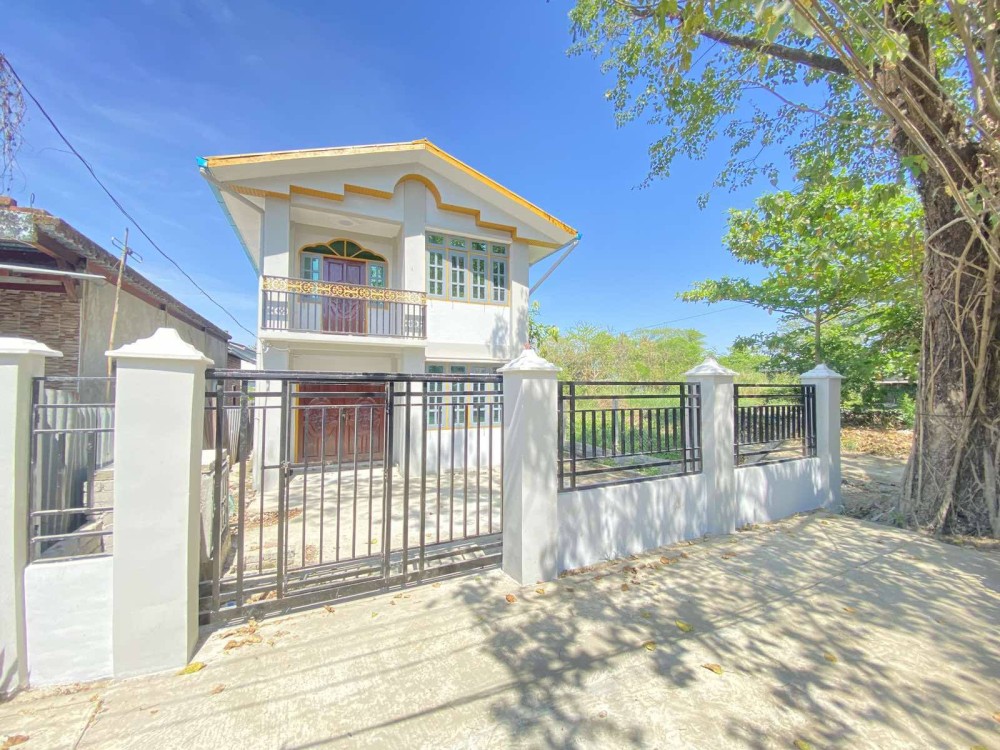 မြေကွက် ၊ ခြံ