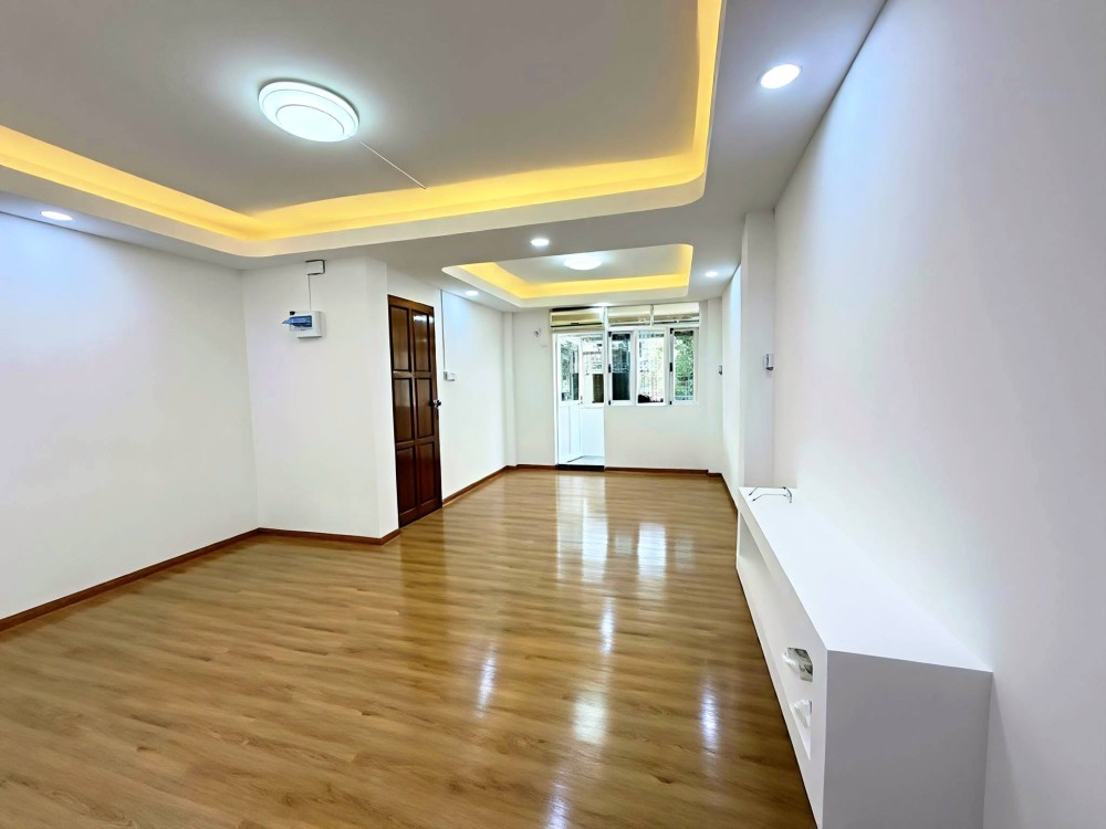 မြေကွက် ၊ ခြံ