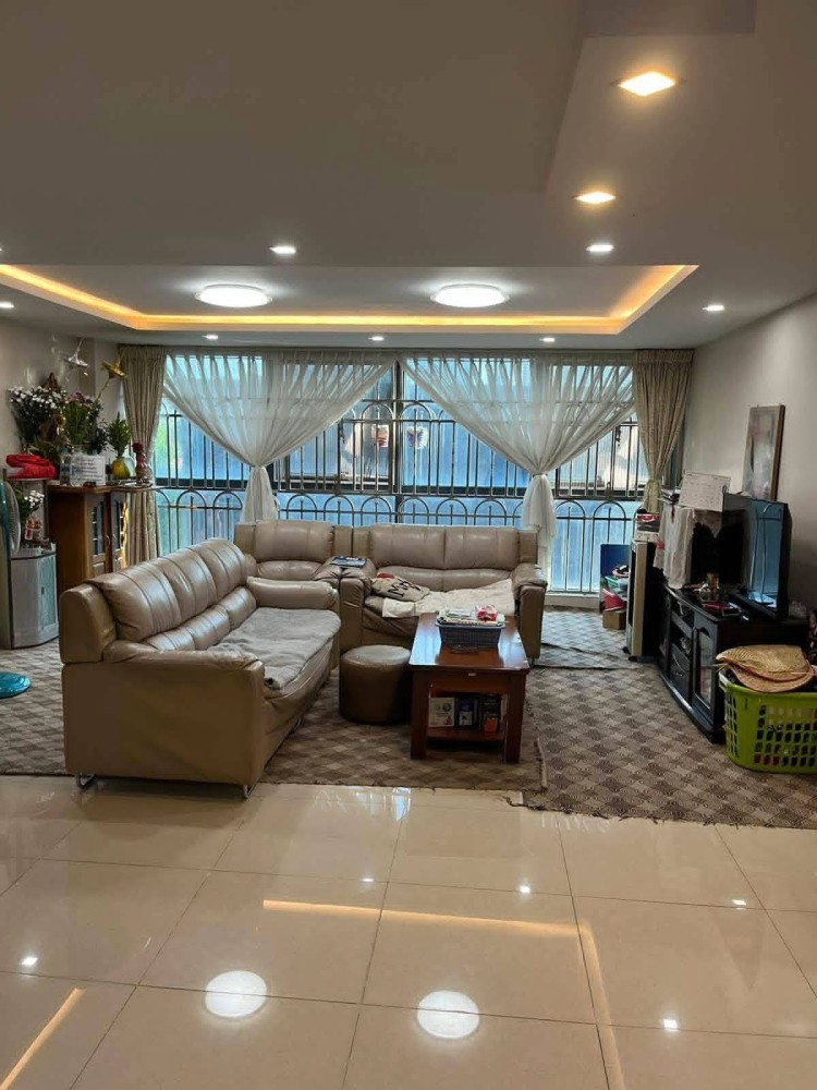 မြေကွက် ၊ ခြံ