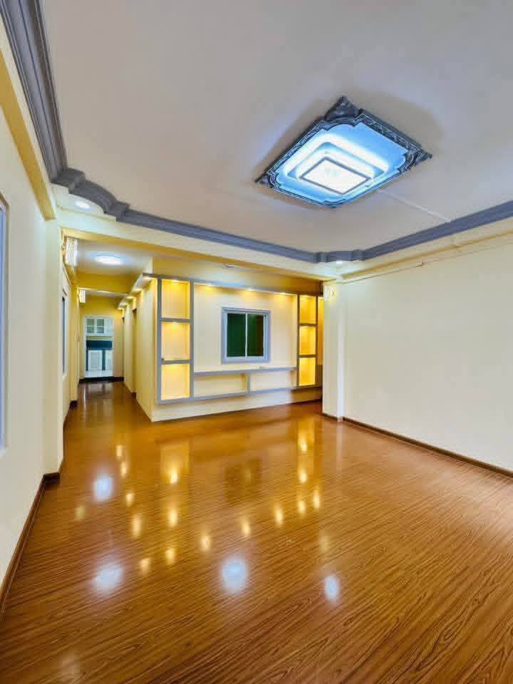 မြေကွက် ၊ ခြံ