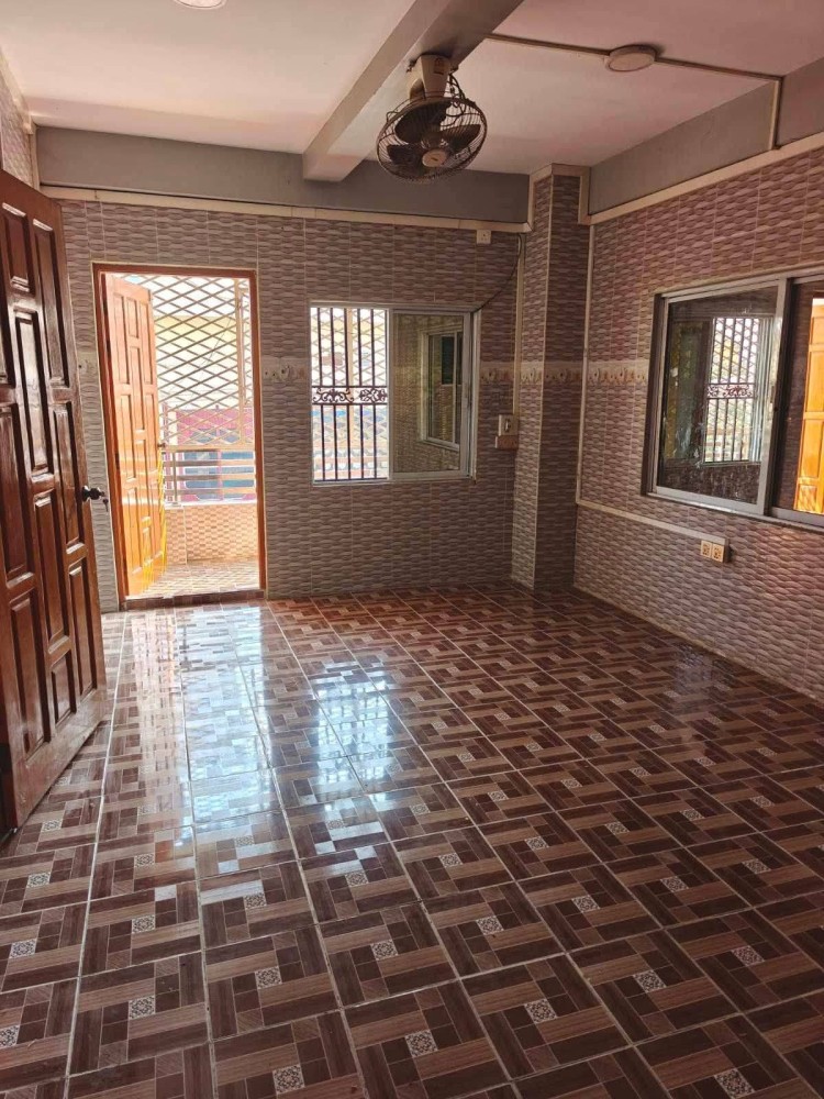 မြေကွက် ၊ ခြံ