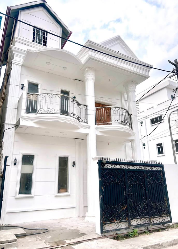 မြေကွက် ၊ ခြံ