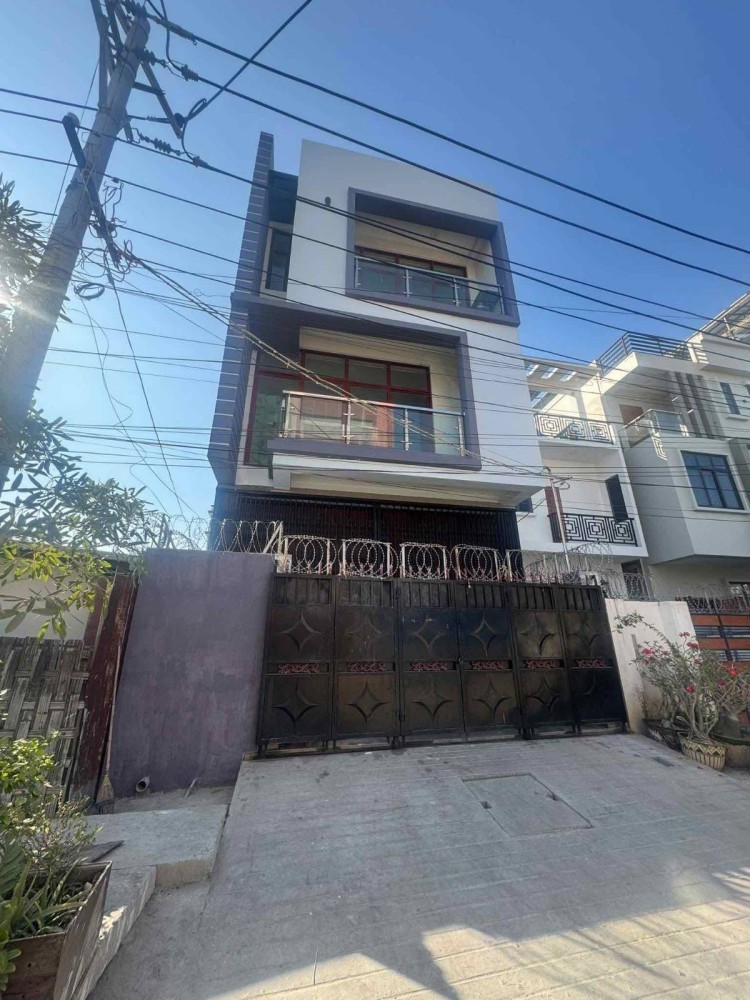 မြေကွက် ၊ ခြံ