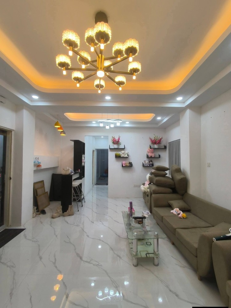 မြေကွက် ၊ ခြံ