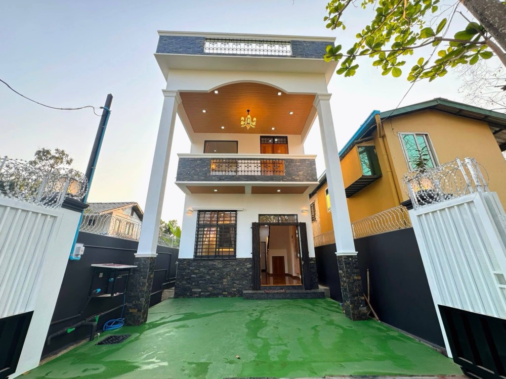 မြေကွက် ၊ ခြံ