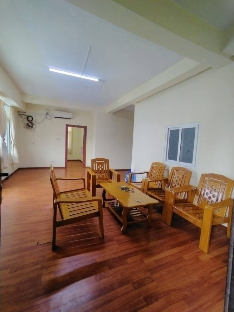 မြေကွက် ၊ ခြံ