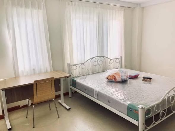 မြေကွက် ၊ ခြံ