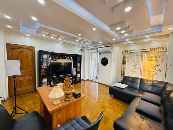 မြေကွက် ၊ ခြံ