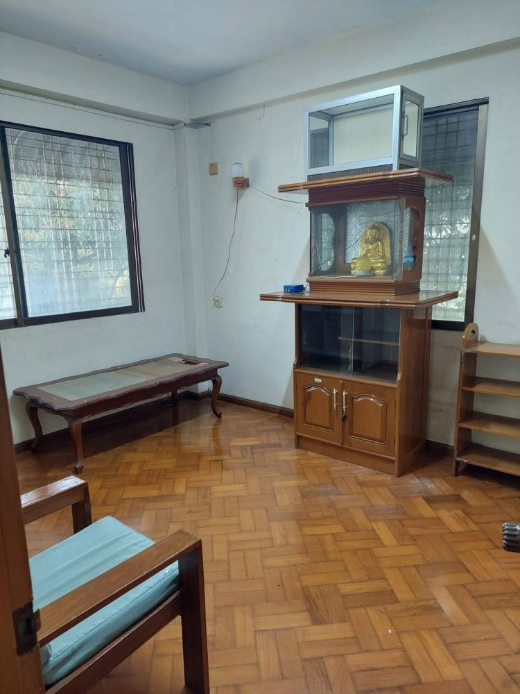 မြေကွက် ၊ ခြံ