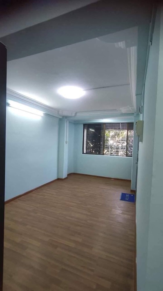 မြေကွက် ၊ ခြံ