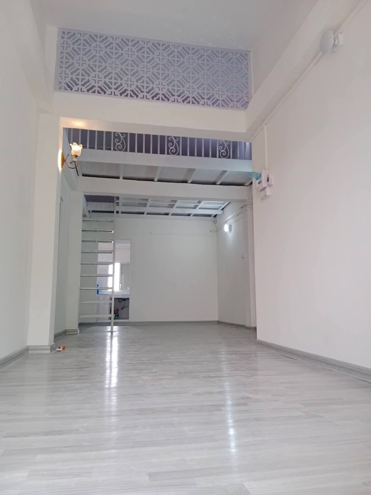 မြေကွက် ၊ ခြံ