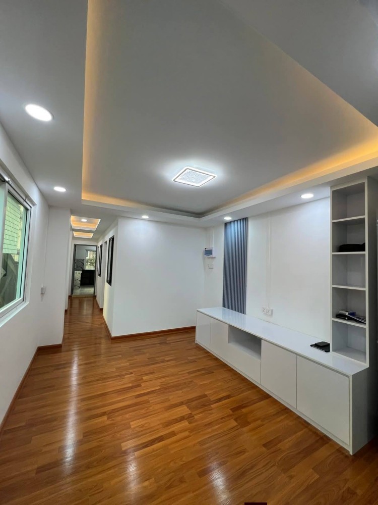 မြေကွက် ၊ ခြံ