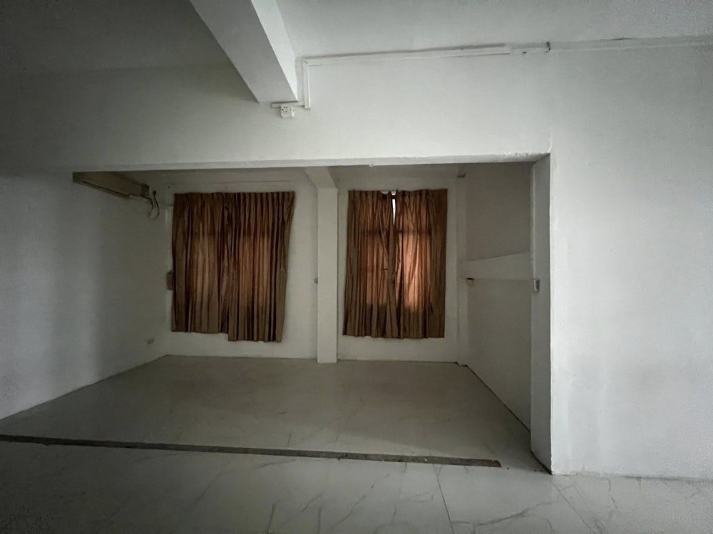 မြေကွက် ၊ ခြံ