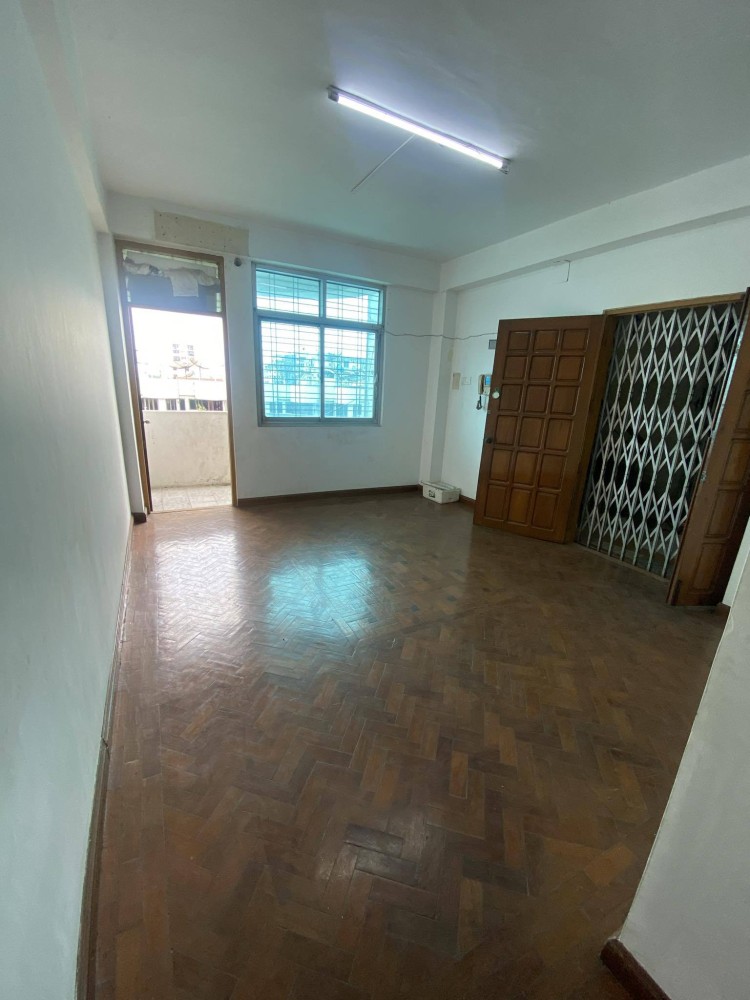 မြေကွက် ၊ ခြံ