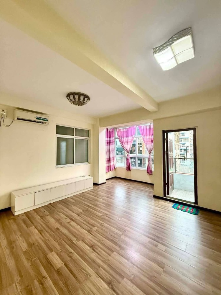 မြေကွက် ၊ ခြံ