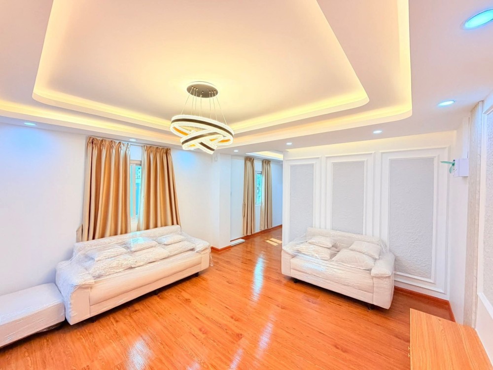 မြေကွက် ၊ ခြံ