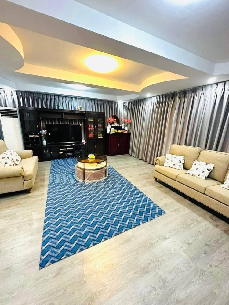 မြေကွက် ၊ ခြံ