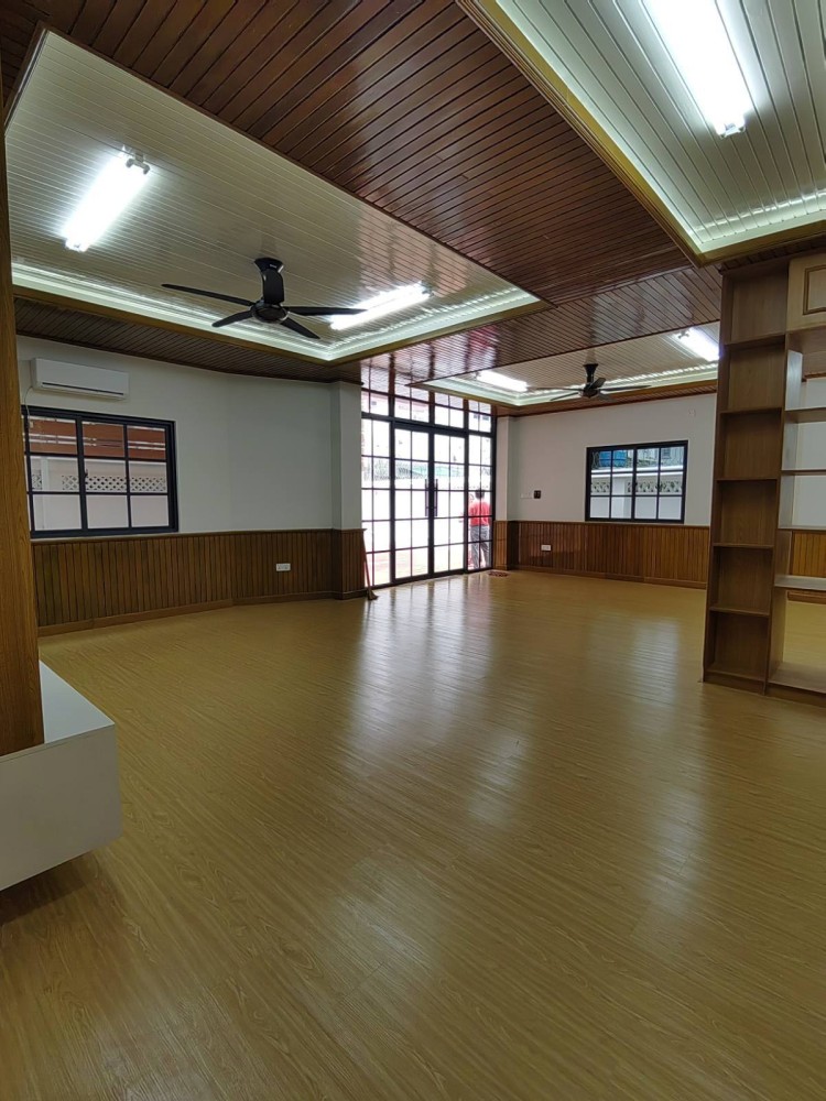 မြေကွက် ၊ ခြံ