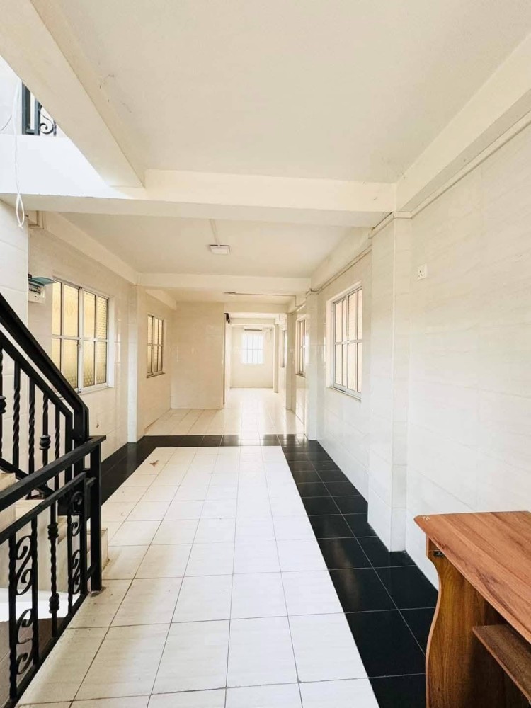 မြေကွက် ၊ ခြံ