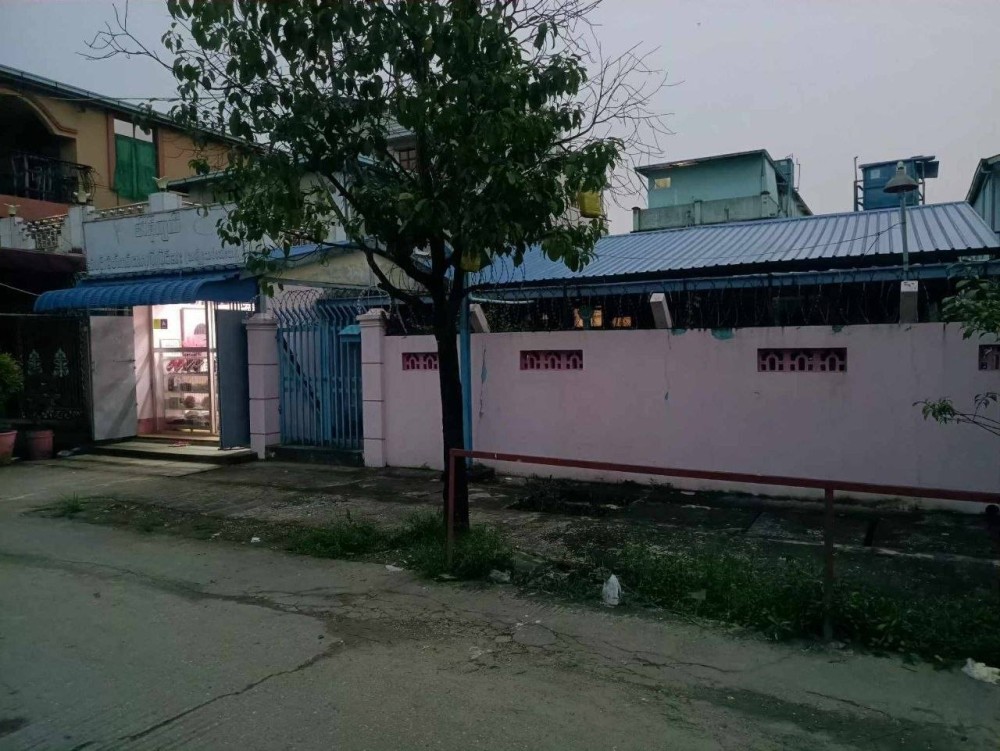 မြေကွက် ၊ ခြံ