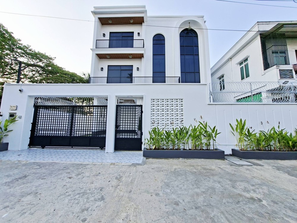 မြေကွက် ၊ ခြံ