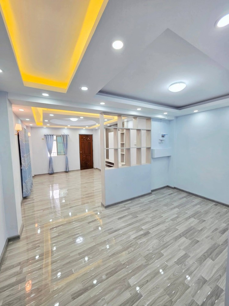 မြေကွက် ၊ ခြံ