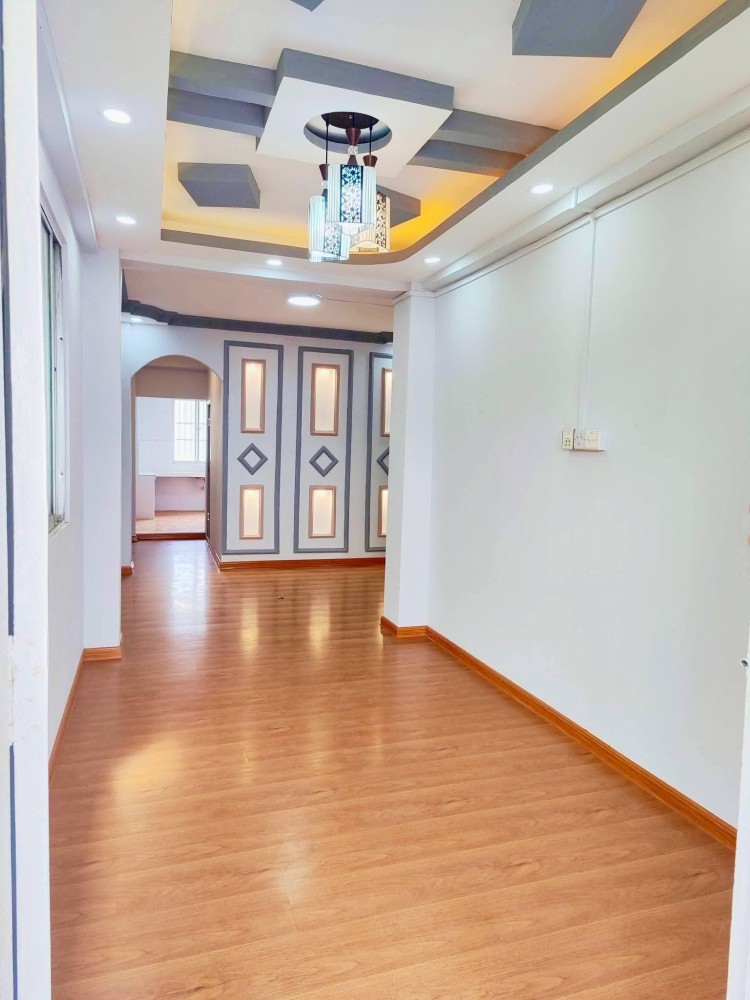 မြေကွက် ၊ ခြံ