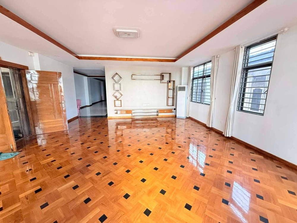 မြေကွက် ၊ ခြံ