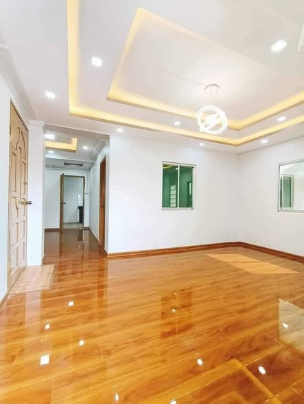 မြေကွက် ၊ ခြံ